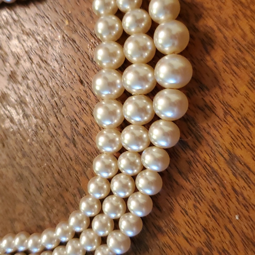 Sterling Silver Vintage Triple Strand Pearl Necklace - Picture 4 of 6